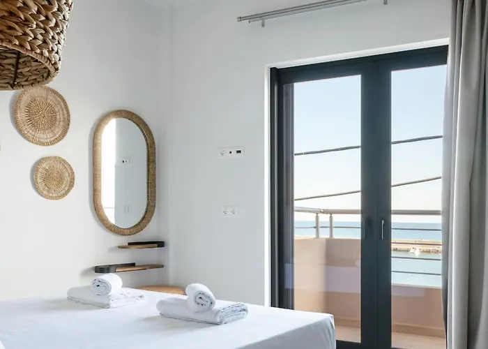 Sea Mirror Χερσόνησος