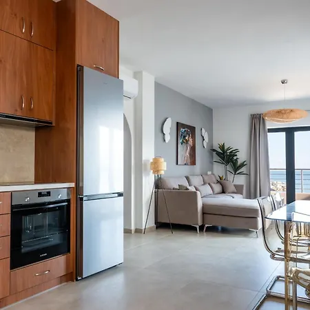 Sea Mirror Apartment *